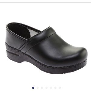 Matte Black Dansko
